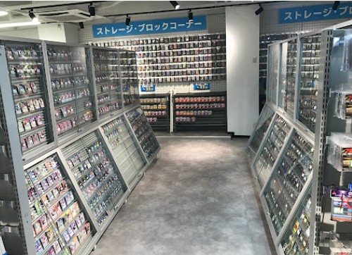 プレイズ 大阪日本橋本店：店舗内