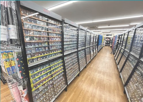 BOOKOFF PLUS 新宿駅西口店：店舗内