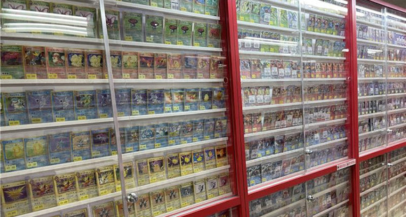 フルコンプ 新宿南口店：陳列状況 